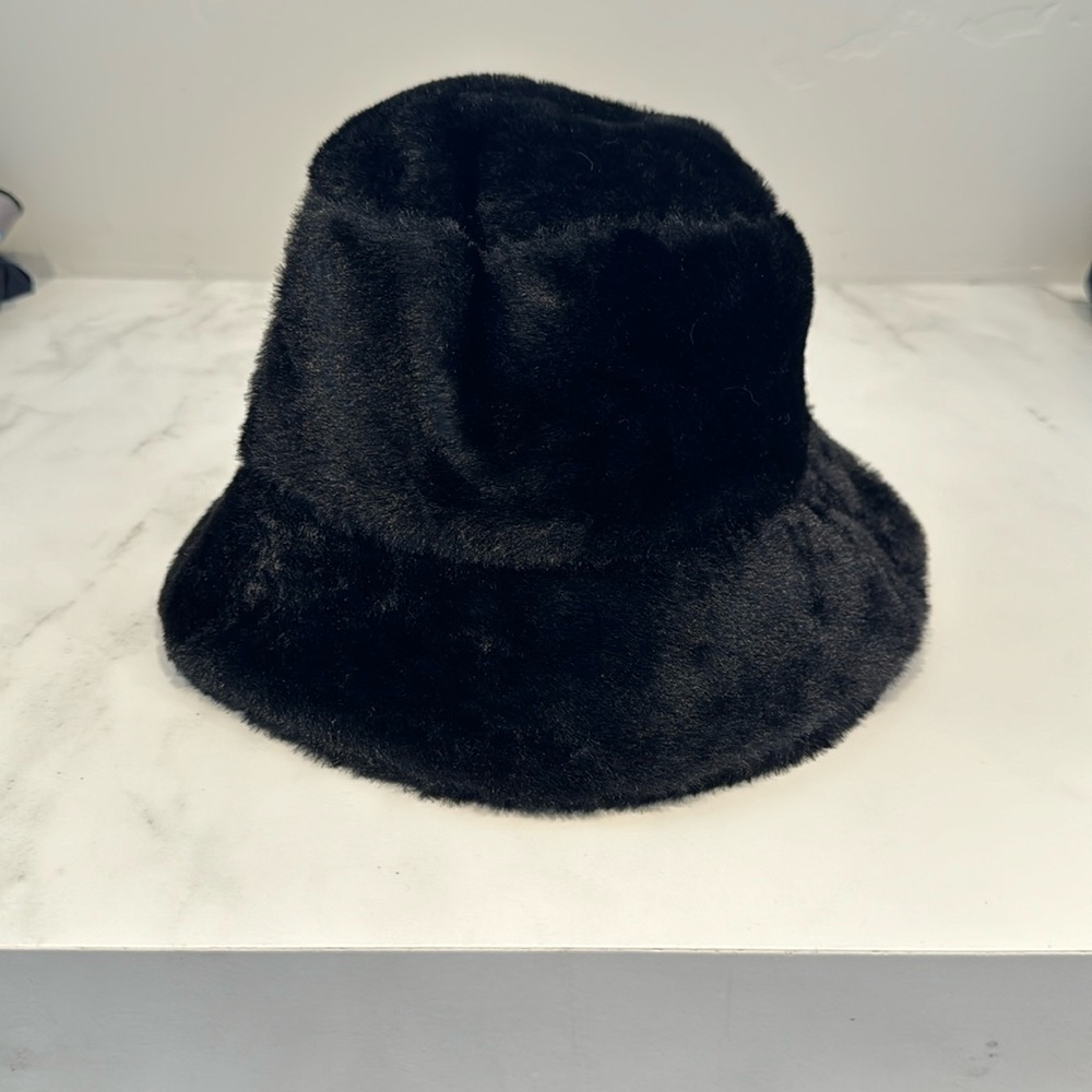 Hatattack faux fur bucket hat